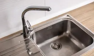 Montaż zlewu do blatu: Łatwy przewodnik DIY. Uniknij błędów!